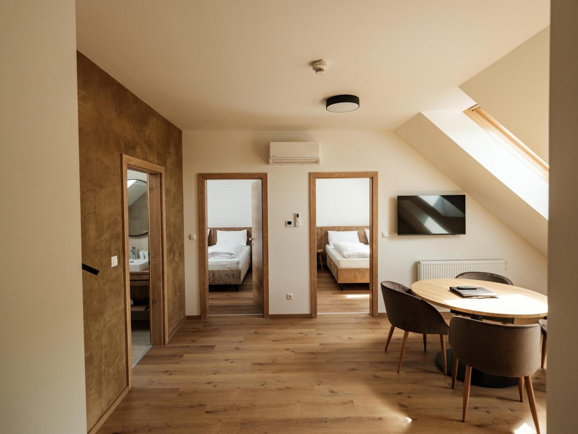 Hotel Neustifter Poysdorf Exterior photo